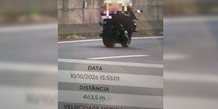 Motociclista é flagrado por radar ao pilotar a quase 250 km/h em rodovia