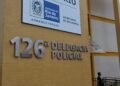 Menina de 10 anos é esfaqueada ao tentar proteger a mãe atacada pelo ex enquanto dormia, diz polícia
