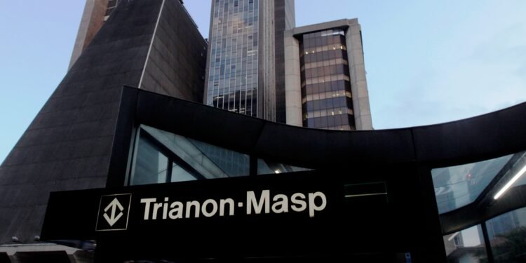 Metrô fecha temporariamente estação Trianon-Masp durante ato de campanha de Lula na Paulista