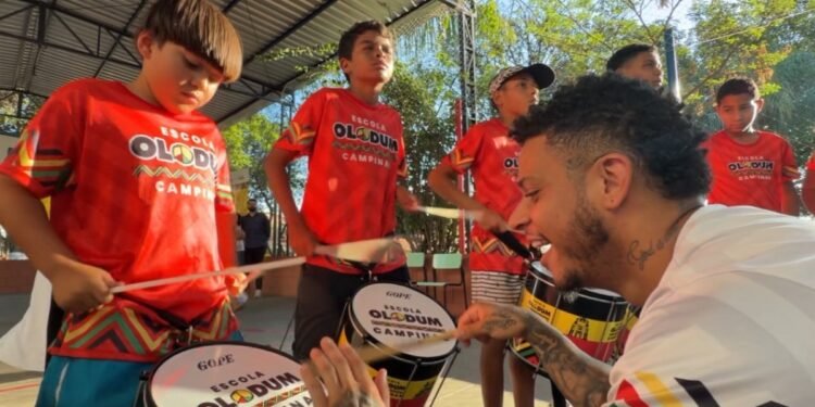 Instituição transforma rotina de crianças e jovens da periferia de Campinas com aulas de música e cidadania Instituição transforma rotina de crianças e jovens da periferia de Campinas com aulas de música e cidadania