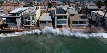Mudanças climáticas e El Niño intensificaram furacão no México que ganhou força em tempo recorde, diz estudo
