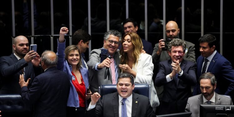 Após cobrar debate, oposição só participa da última de cinco sessões de discussão da PEC do fim da escala 6×1 Após cobrar debate, oposição só participa da última de cinco sessões de discussão da PEC do fim da escala 6×1