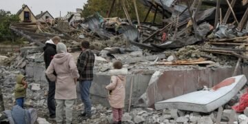 Ucrânia lança centenas de drones contra Moscou e ataque da Rússia mata 13