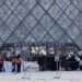 Museu do Louvre tem acesso bloqueado por protesto de estudantes