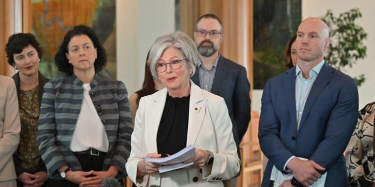 Parlamentar da Austrália fica gravemente ferida após ataque