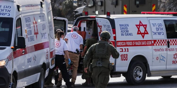 Israel diz que frustrou ‘ataque terrorista’ na Cisjordânia; tropas matam 2 suspeitos, e 5 israelenses ficam feridos Israel diz que frustrou ‘ataque terrorista’ na Cisjordânia; tropas matam 2 suspeitos, e 5 israelenses ficam feridos