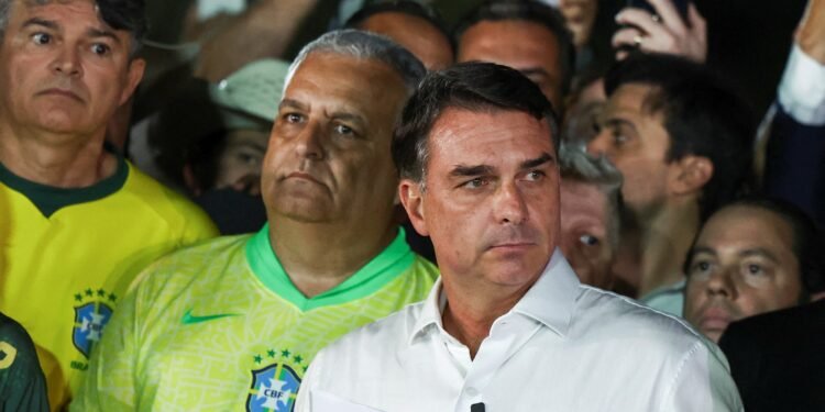 Mesmo derrotado, Flávio Bolsonaro venceu com folga em alguns países do exterior; veja quais Mesmo derrotado, Flávio Bolsonaro venceu com folga em alguns países do exterior; veja quais