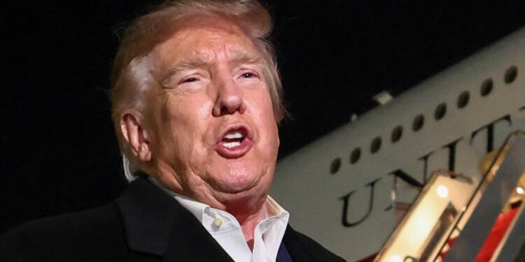 Trump diz que aprova ida de Flávio Bolsonaro aos EUA Trump diz que aprova ida de Flávio Bolsonaro aos EUA