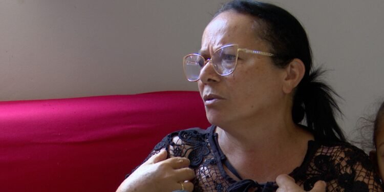 ‘Em estado de choque’, diz mãe de uma das vítimas do acidente na BR-230 entre van e caminhonete na PB; mulher havia perdido a mãe dois dias antes