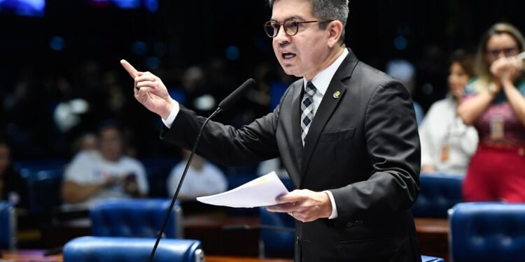 Influente em Brasília, derrotado em ‘casa’: o revés eleitoral de Randolfe no Amapá Influente em Brasília, derrotado em ‘casa’: o revés eleitoral de Randolfe no Amapá