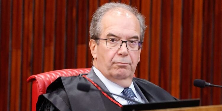 Ministro do TSE nega pedido para impedir atos de artistas apoiadores de Lula Ministro do TSE nega pedido para impedir atos de artistas apoiadores de Lula