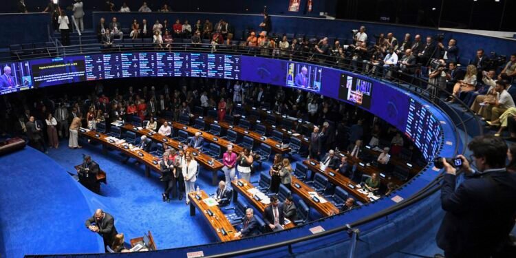 Regra de transição e dois dias de folga: entenda como ficou a proposta que acaba com a escala 6×1