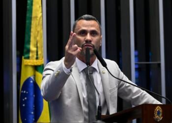 Fenômenos nas redes sociais, fortes nas urnas: quem são os políticos mineiros que mobilizam seguidores na internet
