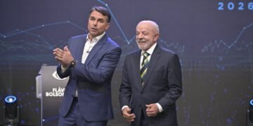Veja o que é #FATO ou #FAKE nas falas de Flávio Bolsonaro e Lula no debate da Band no 2º turno das eleições 2026