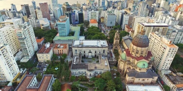 Guia aponta profissões procuradas e salários de até R$ 80 mil em Porto Alegre