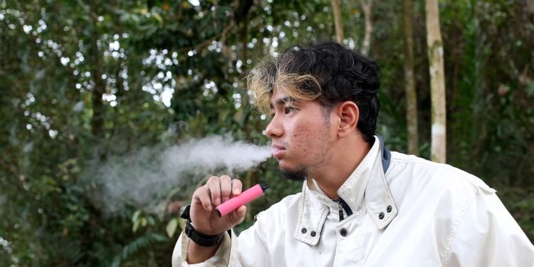 Cigarro e juventude: estamos repetindo os erros do passado