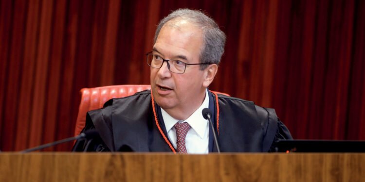 Corregedor do TSE manda Meta e X explicarem tratamentos a candidaturas