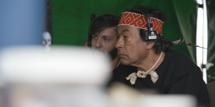 Líder indígena Ailton Krenak estreia como diretor de cinema em filme gravado no Cerrado do DF Líder indígena Ailton Krenak estreia como diretor de cinema em filme gravado no Cerrado do DF