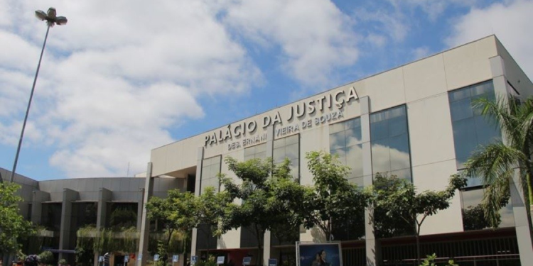 Acusado de esfaquear a ex após término irá a novo júri após anulação de sentença pelo TJMT Acusado de esfaquear a ex após término irá a novo júri após anulação de sentença pelo TJMT