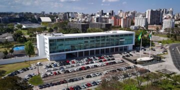 Abre e fecha: confira o funcionamento dos serviços estaduais no feriado de 12 de outubro, no Paraná