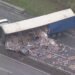 Acidente com carreta com refrigerantes interdita sentido interior da Raposo Tavares em Cotia