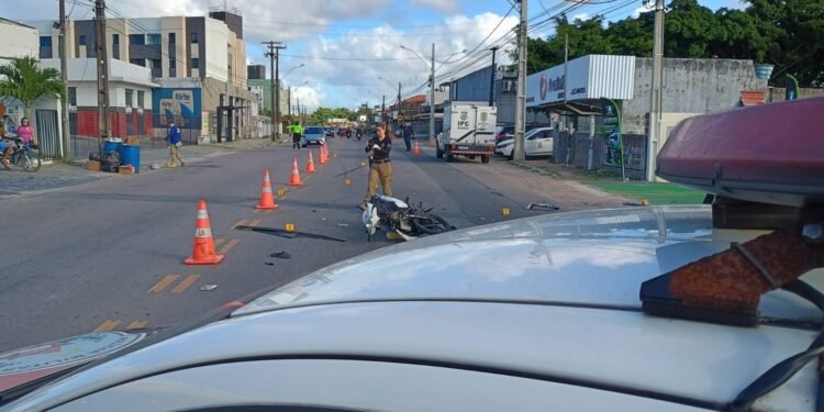Motociclista morre após colisão com caminhonete em João Pessoa Motociclista morre após colisão com caminhonete em João Pessoa