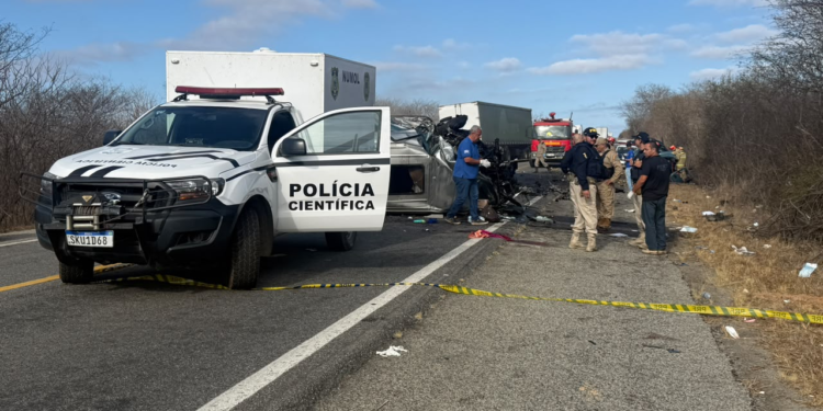 Trecho da BR-230 na PB, onde acidente entre caminhonete e van matou seis pessoas, já registrou seis acidentes graves e 10 mortes em 2026 Trecho da BR-230 na PB, onde acidente entre caminhonete e van matou seis pessoas, já registrou seis acidentes graves e 10 mortes em 2026