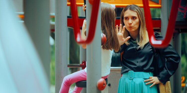 Gritos, ameaças e punições: como a educação autoritária afeta a saúde mental das crianças Gritos, ameaças e punições: como a educação autoritária afeta a saúde mental das crianças