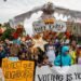 Protestos contra Trump pedem voto antecipado nos EUA antes das eleições de meio de mandato Protestos contra Trump pedem voto antecipado nos EUA antes das eleições de meio de mandato