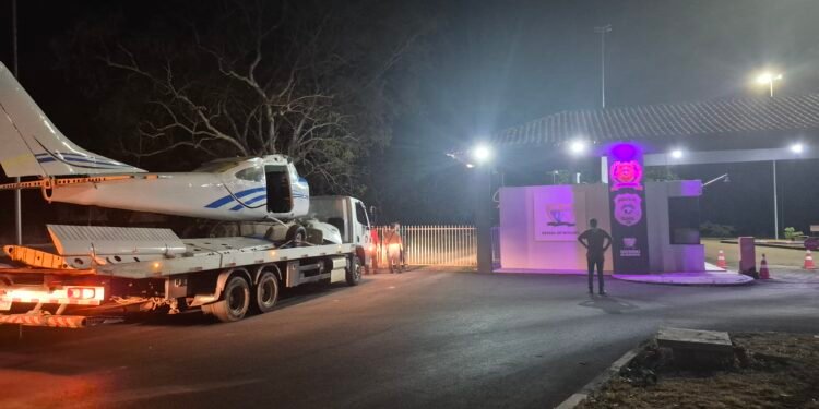 Quatro pessoas são detidas e avião é apreendido em investigação de homicídio em Roraima Quatro pessoas são detidas e avião é apreendido em investigação de homicídio em Roraima