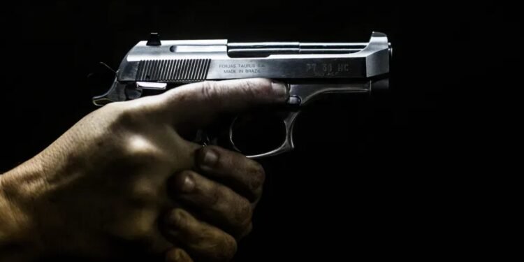 Homem é morto com tiros na cabeça em Maceió; suspeito é um adolescente de 14 anos