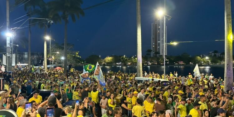 Apoiadores realizam ato pró-Flávio no entorno do Açude Velho, em Campina Grande Apoiadores realizam ato pró-Flávio no entorno do Açude Velho, em Campina Grande