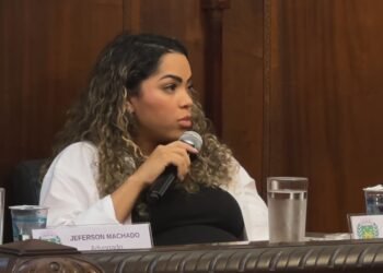 Com marido e ex-secretário de Governo preso, Suéllen Rosim presta depoimento em comissão que investiga licitação do lixo