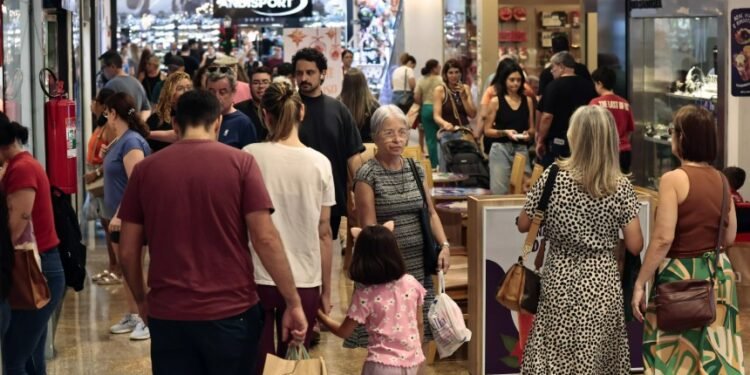 Comércio da Baixada Santista espera vender 5% mais no Dia das Crianças Comércio da Baixada Santista espera vender 5% mais no Dia das Crianças