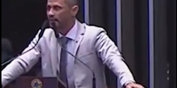 Vídeo mostra discurso de Cleitinho antes de passar mal no Senado Vídeo mostra discurso de Cleitinho antes de passar mal no Senado