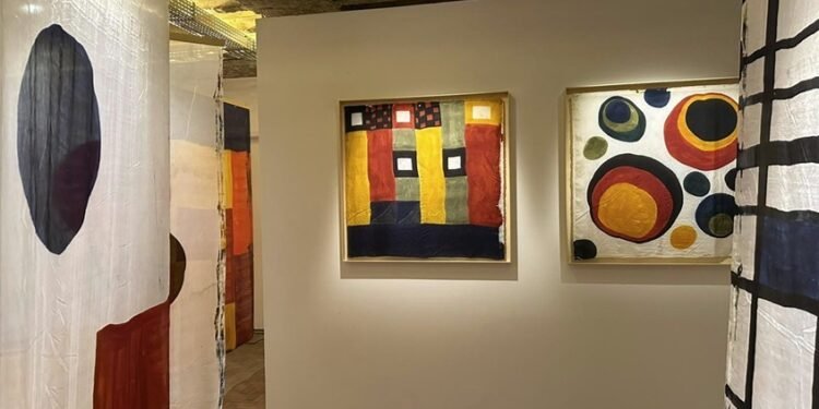 Exposição em SP transforma seda em arte e homenageia mulheres da Bauhaus Exposição em SP transforma seda em arte e homenageia mulheres da Bauhaus