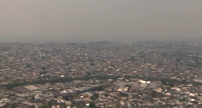 Manaus está coberta pela fumaça de queimadas há 10 dias