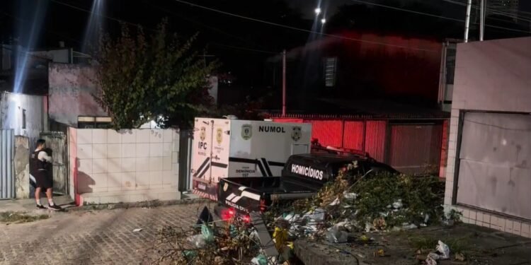 Suspeito de agredir esposa é morto após ter casa invadida e ser espancado, em João Pessoa