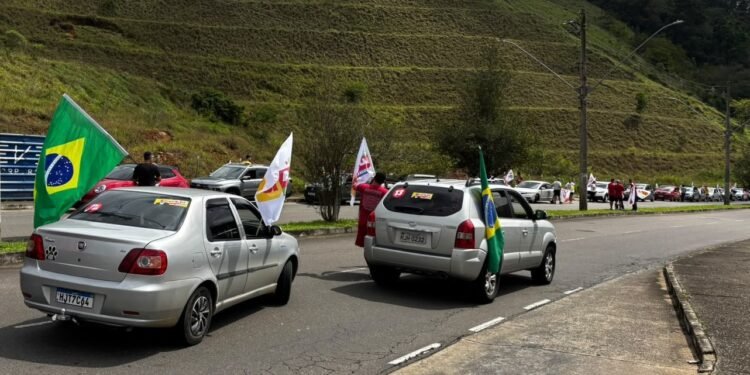 Carreata reúne apoiadores de Lula em Juiz de Fora; VÍDEO Carreata reúne apoiadores de Lula em Juiz de Fora; VÍDEO