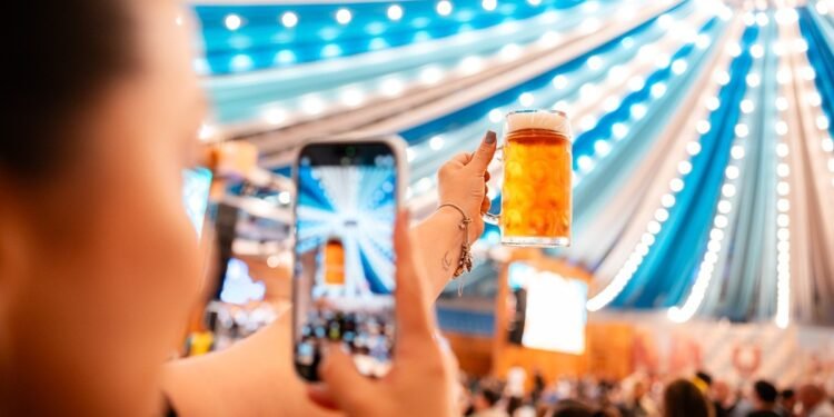 Oktoberfest Blumenau bate recorde histórico de público em um único dia; veja detalhes da festa Oktoberfest Blumenau bate recorde histórico de público em um único dia; veja detalhes da festa