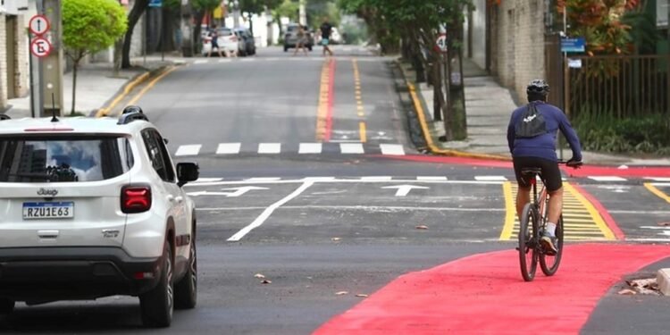 Projeto no Recife troca caminhadas e pedaladas por cupons para transporte por app, descontos e recompensas