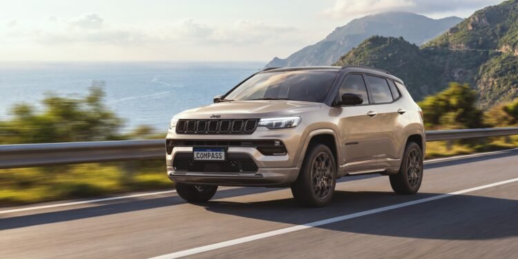 Jeep Compass 2027 ganha versões híbridas, mas ainda custa e consome mais que rivais chineses Jeep Compass 2027 ganha versões híbridas, mas ainda custa e consome mais que rivais chineses