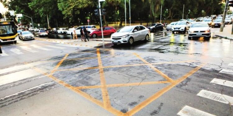 Goiânia terá a primeira ‘esquerda livre’ no trânsito; veja os detalhes Goiânia terá a primeira ‘esquerda livre’ no trânsito; veja os detalhes