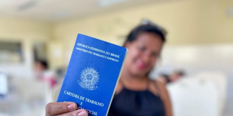 Lei aprovada em Poços de Caldas cria banco de empregos para mulheres em vulnerabilidade e vítimas de violência doméstica Lei aprovada em Poços de Caldas cria banco de empregos para mulheres em vulnerabilidade e vítimas de violência doméstica