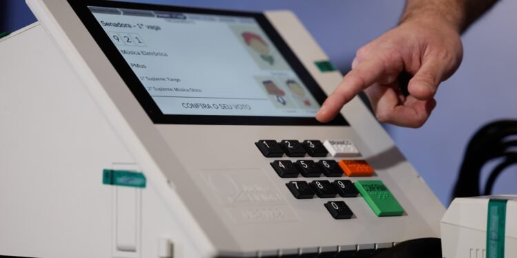 Nova pesquisa Ipespe mostra quantos eleitores dizem que vão votar no segundo turno