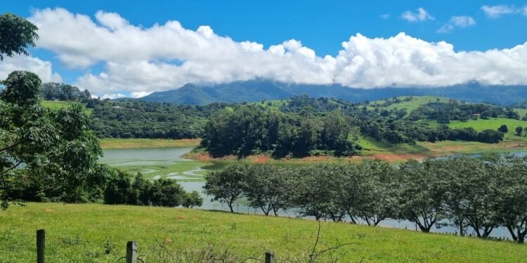 Após volume alto de chuva em setembro, Sistema Cantareira atinge o maior nível em 15 meses Após volume alto de chuva em setembro, Sistema Cantareira atinge o maior nível em 15 meses