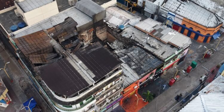Veja como ficaram prédios atingidos por incêndio no Centro de Manaus; bombeiros concluem rescaldo Veja como ficaram prédios atingidos por incêndio no Centro de Manaus; bombeiros concluem rescaldo