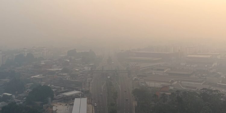 Governo federal anuncia envio de cinco novas aeronaves para combate a incêndios no Amazonas