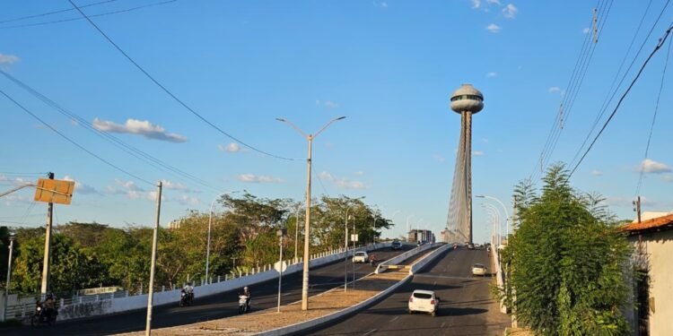 Fechado há dois anos, mirante da Ponte Estaiada aguarda novos elevadores em Teresina Fechado há dois anos, mirante da Ponte Estaiada aguarda novos elevadores em Teresina