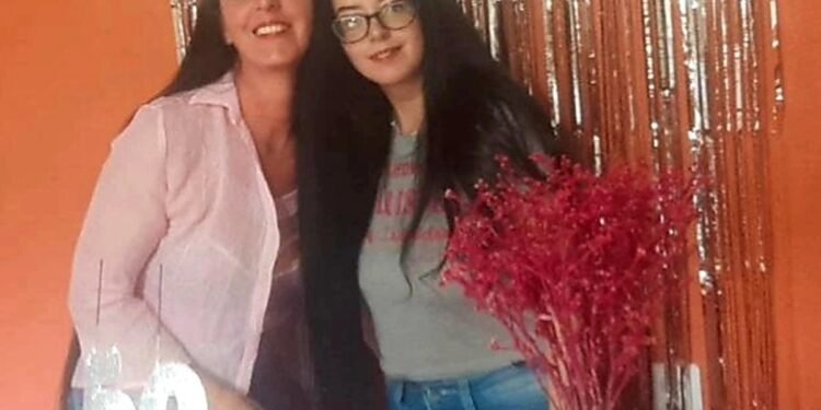 Filha luta por vaga para salvar mãe com tumor grave em Teresópolis: ‘Está na UPA, paralisada, gemendo de dor e os medicamentos não fazem efeito’ Filha luta por vaga para salvar mãe com tumor grave em Teresópolis: ‘Está na UPA, paralisada, gemendo de dor e os medicamentos não fazem efeito’
